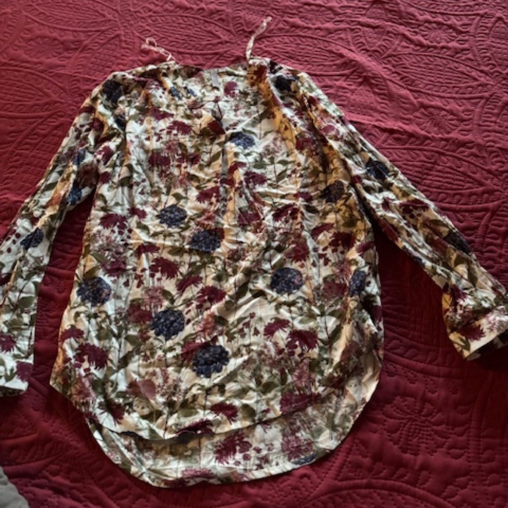 Floral blouse, Rayon, small, new perfect cond.